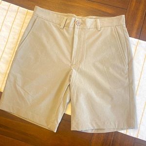 Vineyard Vines 8” Performance Breaker Shorts! Men’s 28 / Boy’s 14